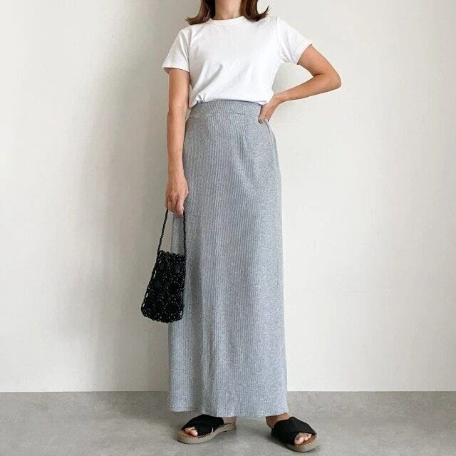 大人女子の白TとスカートのNGコーデ