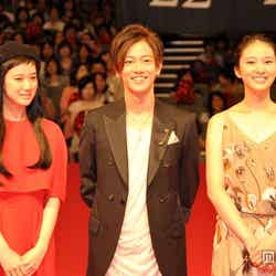 映画『るろうに剣心』舞台挨拶付き試写会に出席した（左から）蒼井優、佐藤健、武井咲