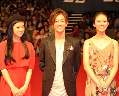 佐藤健×武井咲×蒼井優、ドレスアップで集結 4千人超から大歓声