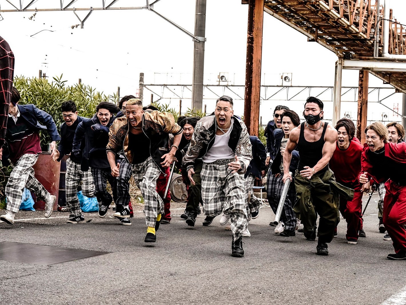 今村謙斗、陣ら（C）2022「HiGH＆LOW THE WORST X」製作委員会（C）高橋ヒロシ（秋田書店）HI-AX