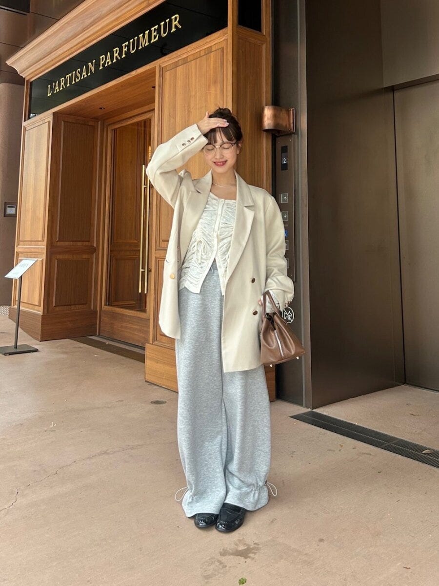 2026春大人女性グレースウェットパンツジャケットコーデ