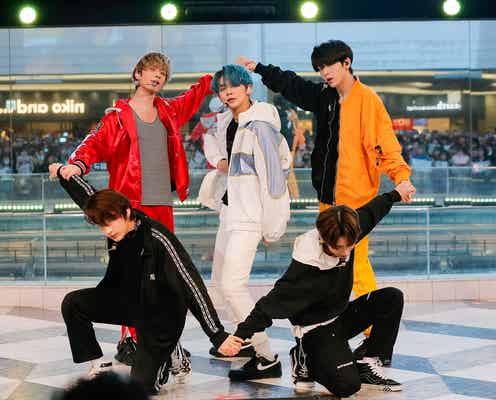 “BTSの弟分”TOMORROW X TOGETHER、噴水広場にファン集結 日本語トークで盛り上げる