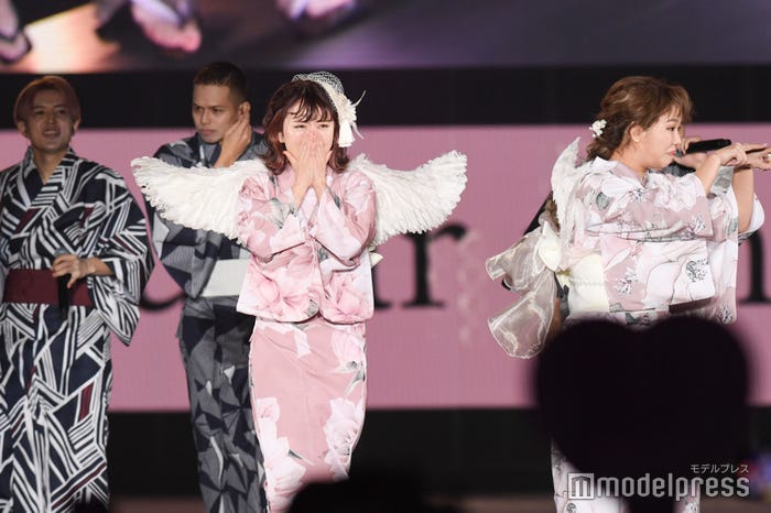 にこ、りほ/平成フラミンゴ(C)モデルプレス