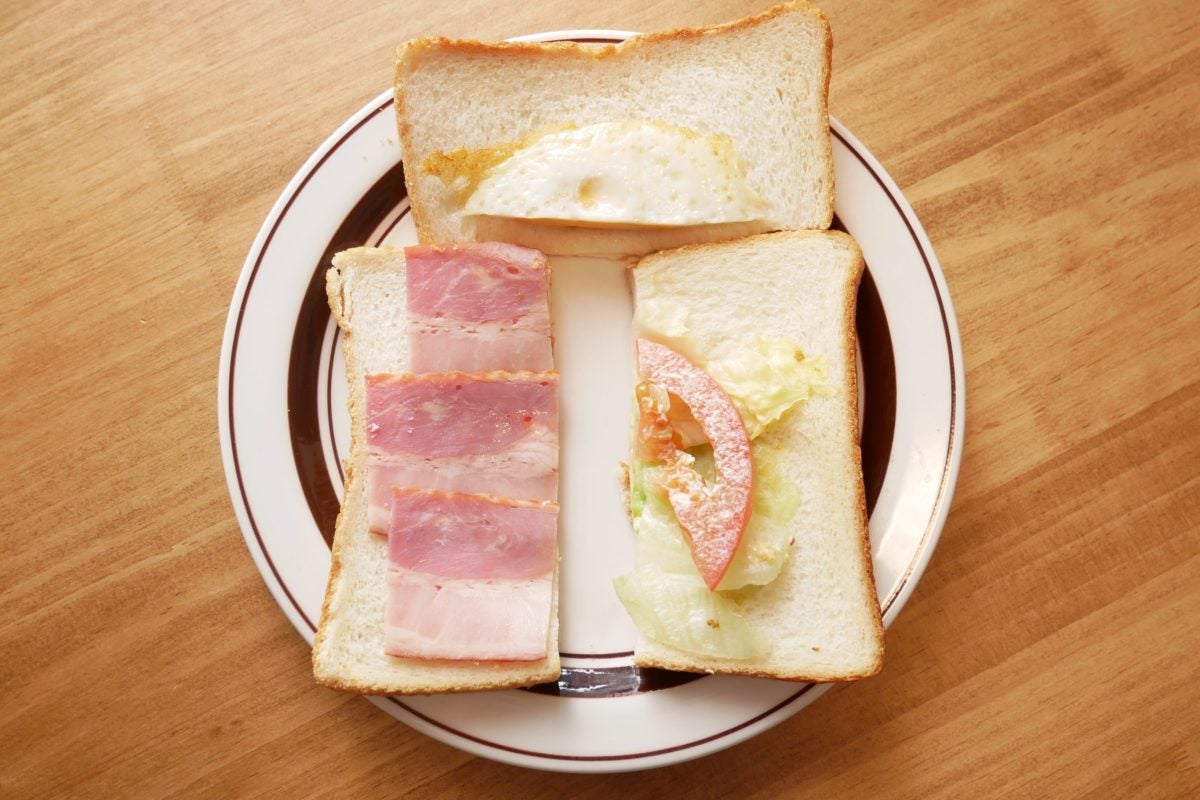 セブン−イレブン　トーストサンド目玉焼き入りBLT