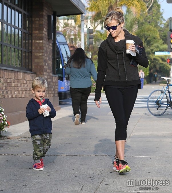 リース・ウィザスプーン、息子テネシーくんが激カワ成長中