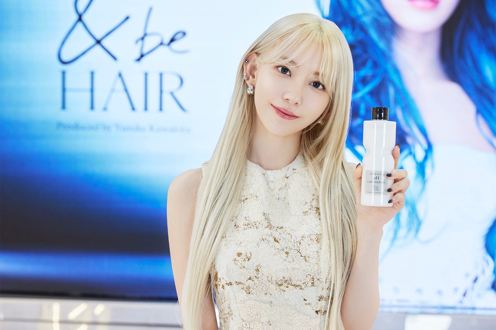 「＆be Limited Store」に訪れた宮脇咲良（提供写真）