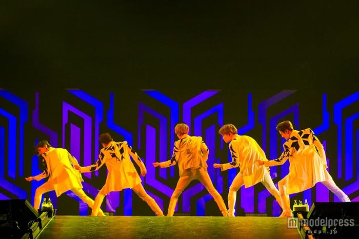 息のあったダンスパフォーマンス/SHINee