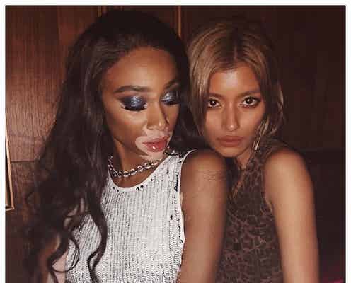 ローラ、世界で最も美しい“まだら肌”ウィニー・ハーロウと密着2ショット 豪華交流に驚きの声