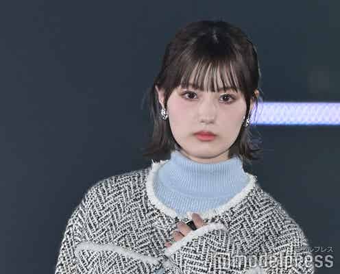 鶴嶋乃愛、セットアップで美脚チラリ しっかりメイクで大人っぽい雰囲気に<GirlsAward 2023 A/W>