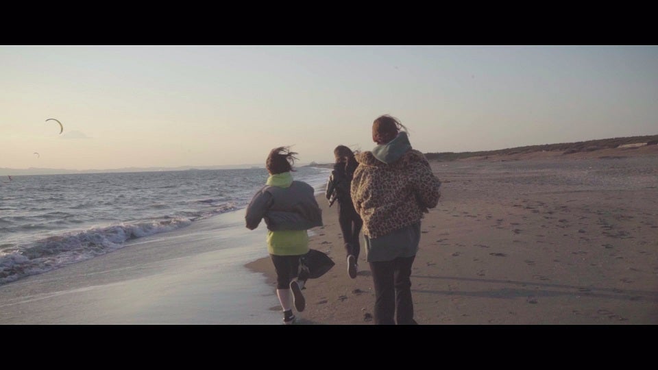 「RUN FUN RUN」MVより（画像提供：ソニー・ミュージック）