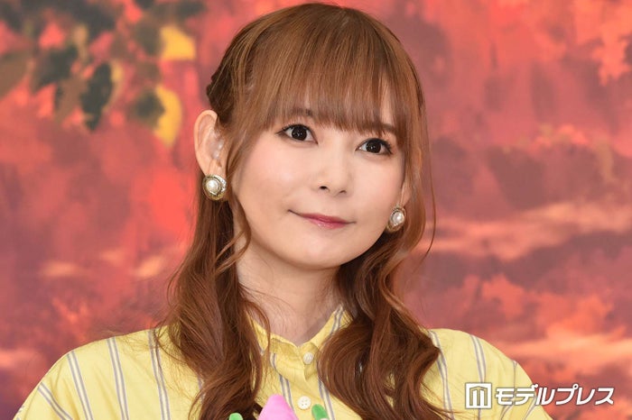 中川翔子、オムツ姿の双子との3ショット公開「産後不安定」な現状も明かす「涙がでる」