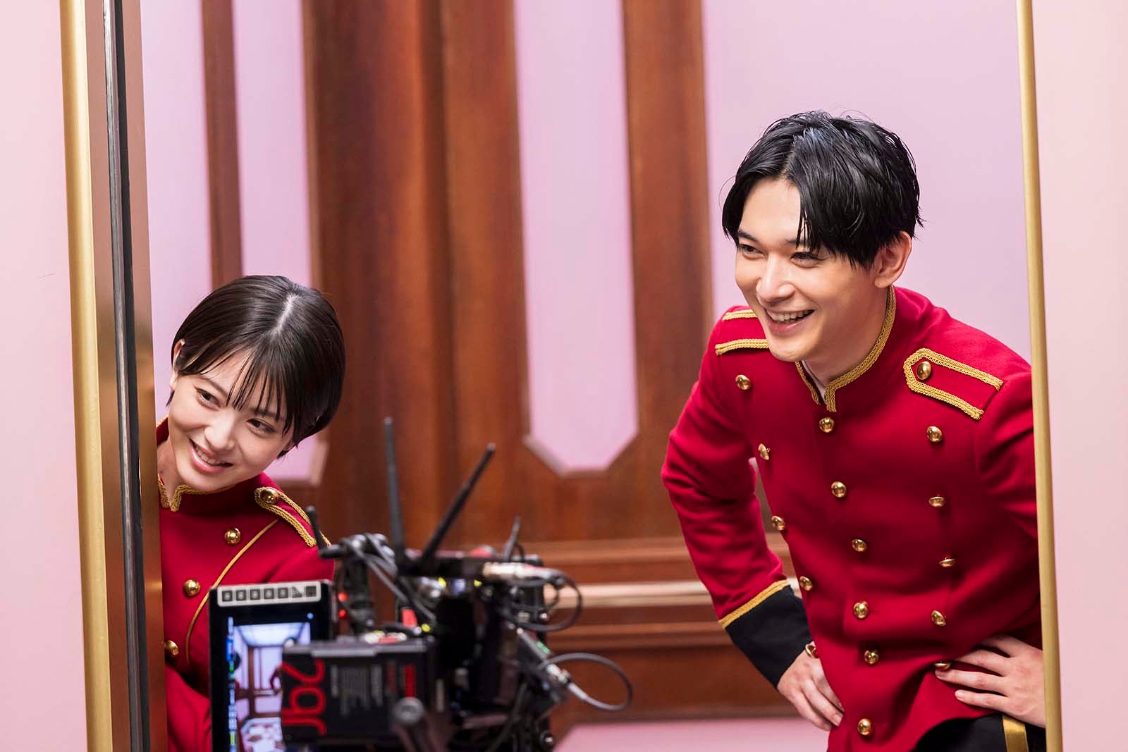 浜辺美波、吉沢亮／メイキング（提供写真）