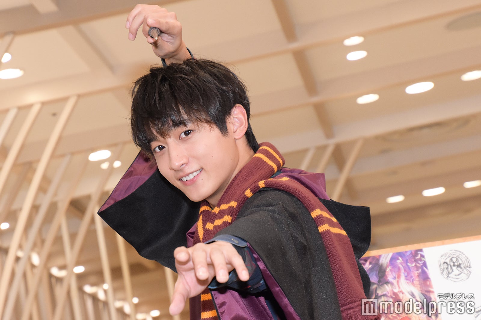 小関裕太、“ハリー・ポッター愛”炸裂　私物の杖で記者に魔法かける