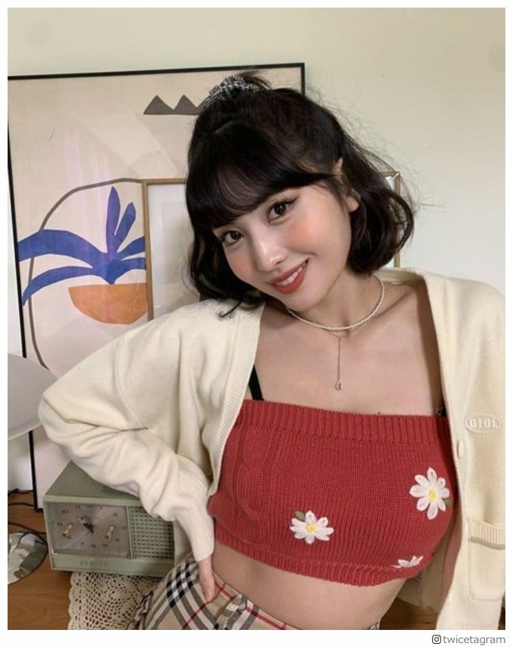 TWICEモモ、美腹筋際立つ「Superhero」オフショットにファン悶絶「まさにスーパーヒーロー」