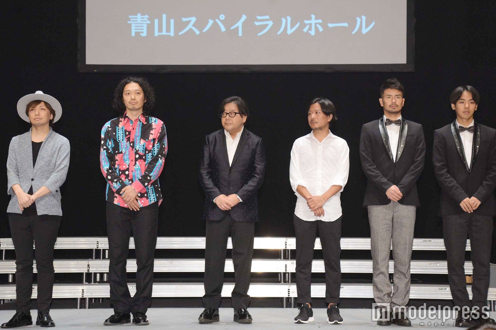 近山知史、和田俊輔、秋元康、丸尾丸一郎、山本雄紀、秋元類（C）モデルプレス