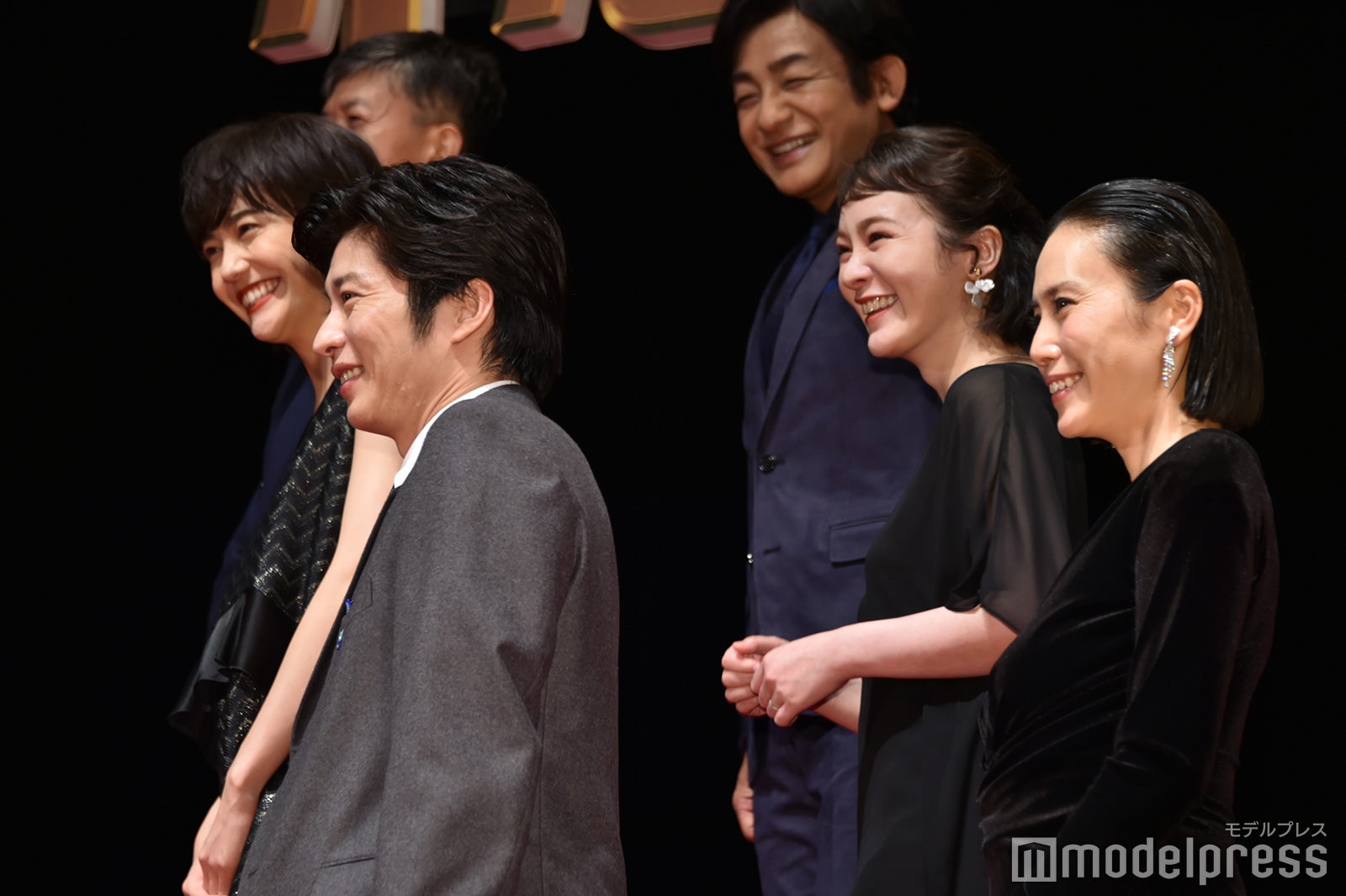 楽しそうな松井愛莉、田中圭、片岡愛之助、貫地谷しほり、中谷美紀（C）モデルプレス