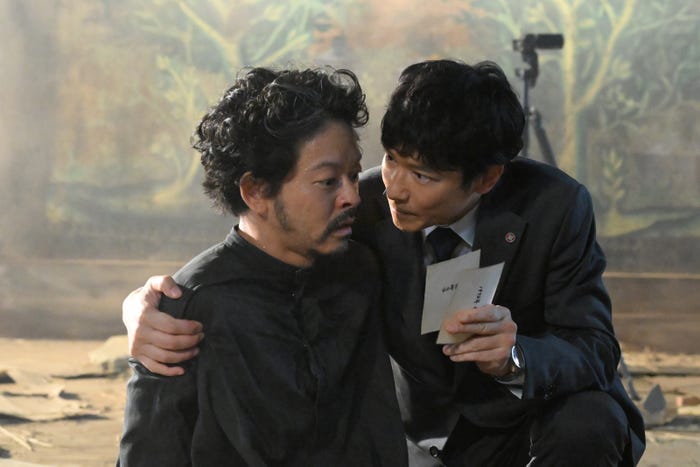 山中崇、堺雅人「VIVANT」第5話より(C)TBS