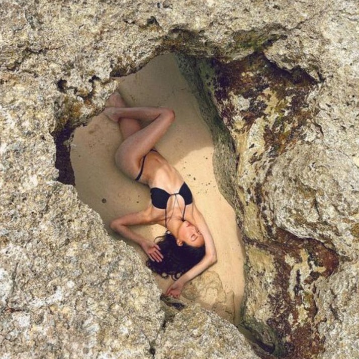 菜々緒、美ボディ披露水着姿 “視線重なる”動画に「ドキッとした」「美しすぎる」と反響