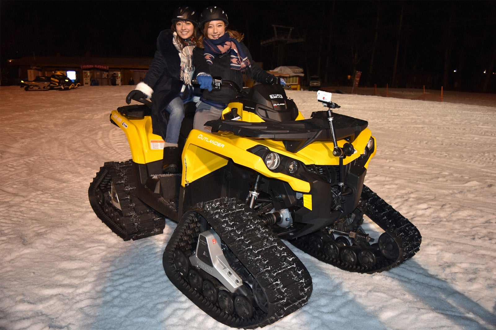 （左から）瀧川ありさ、真野恵里菜／画像提供：TBS