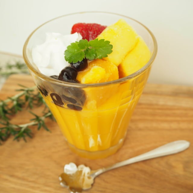 業務スーパーマンゴープリンでパフェ