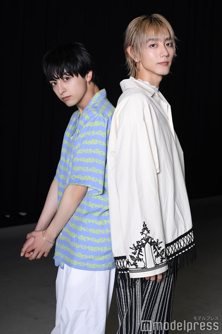 新原泰佑、駒木根葵汰（C）モデルプレス