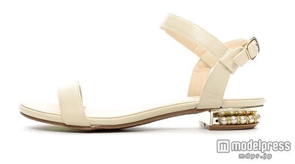 アンクルストラップパールサンダル「ReEDIT」2,998円（税込）