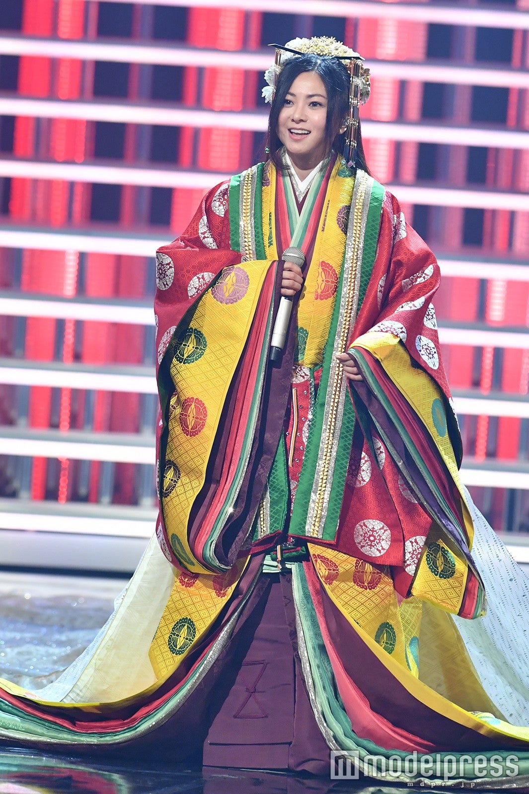 倉木麻衣OVER THE RAINBOW限定ポスター赤ドレス姿ショートカット!? 倉木麻衣OVER THE RAINBOW限定ポスター赤ドレス姿ショートカット