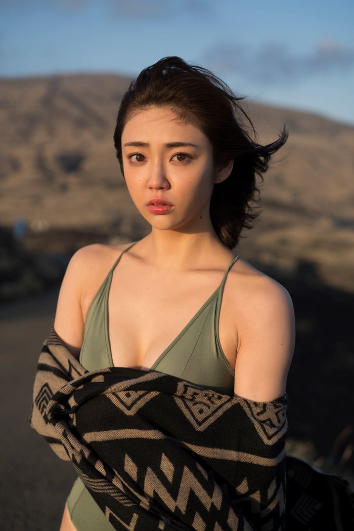 ネクストブレイク女優 山谷花純の色艶にドキッ ちらり美バストのぞく モデルプレス ネクストブレイク女優 山谷花純の色艶にドキッ ちらり美バストのぞく モデルプレス