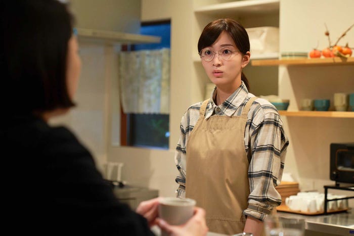 岡崎紗絵「アイのない恋人たち」第1話より(C)ABCテレビ