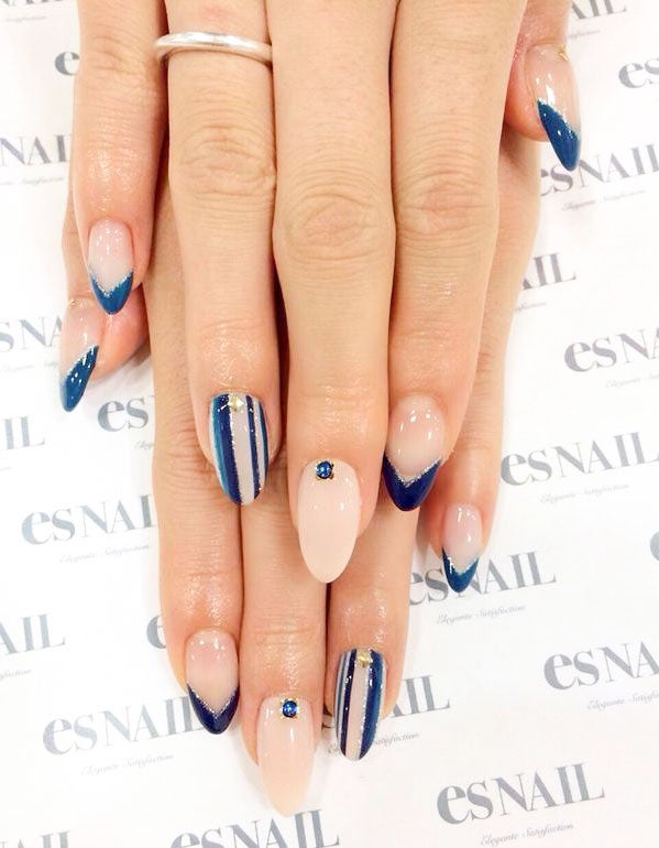 シックな印象に／画像提供：esNAIL