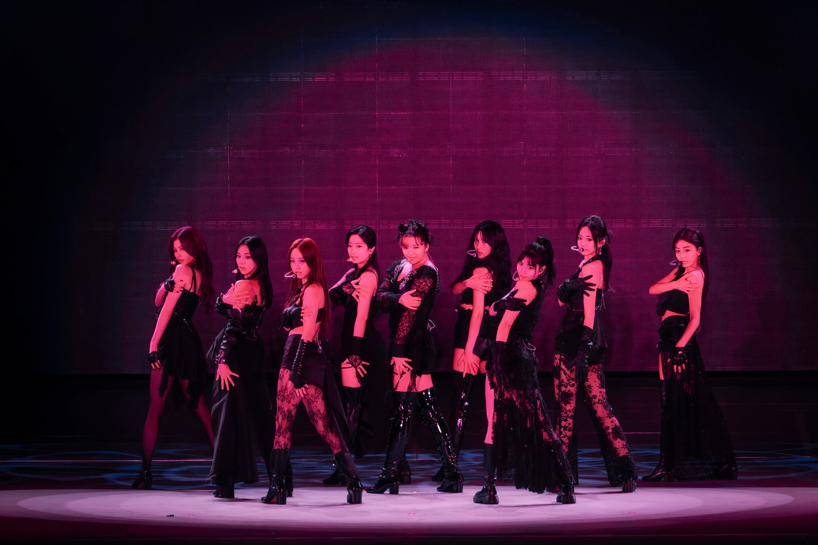 TWICE／撮影：石井亜希（田中聖太郎写真事務所）