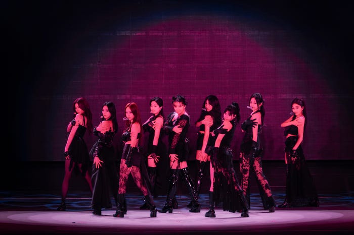 TWICE/撮影:石井亜希(田中聖太郎写真事務所)