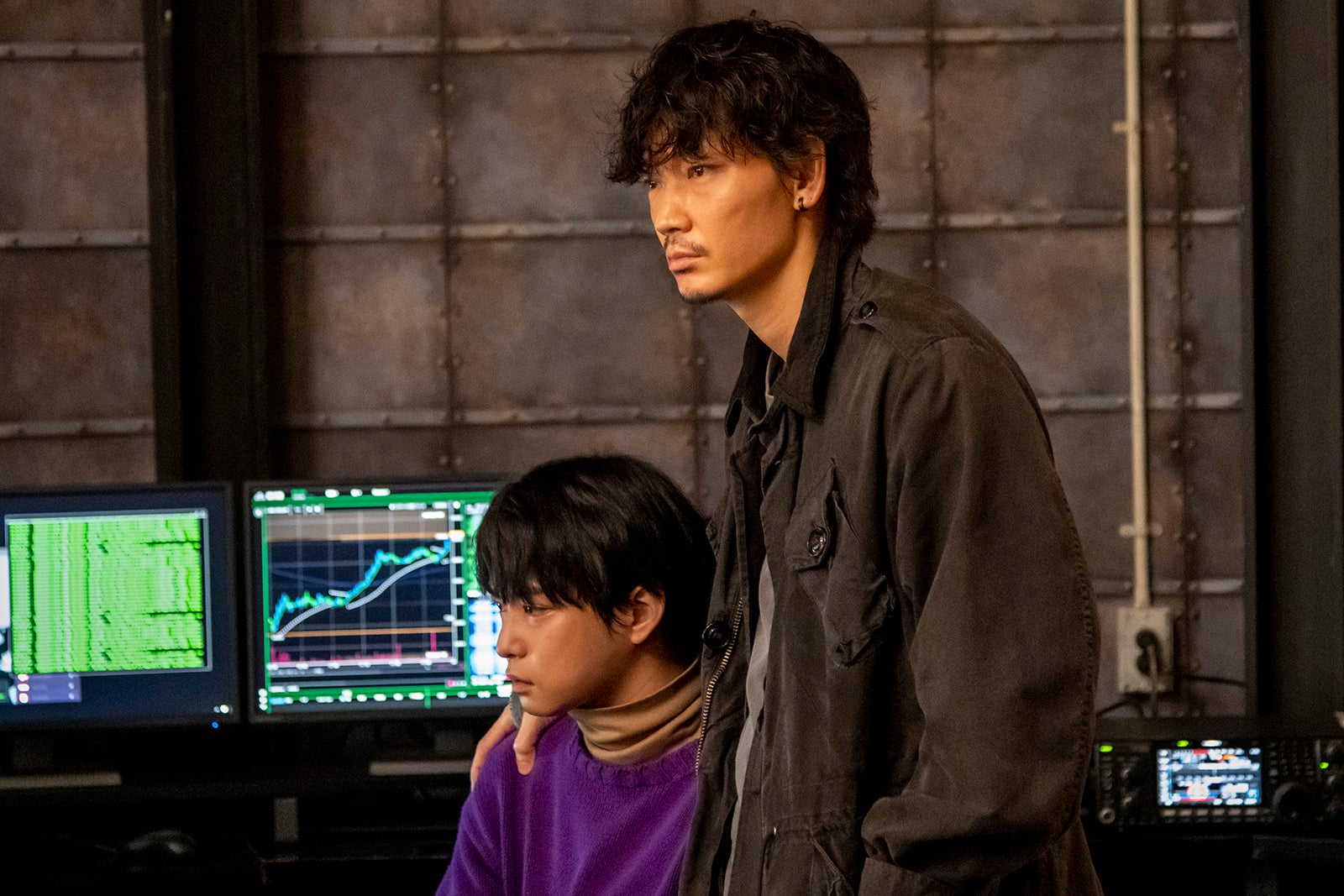 千葉雄大、綾野剛「アバランチ」第2話より（C）カンテレ・フジテレビ