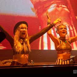 モデルプレス - いま最もホットな美人姉妹DJ・NERVO、美貌の秘訣&叶姉妹・植野有砂らとの交流を明かす モデルプレスインタビュー