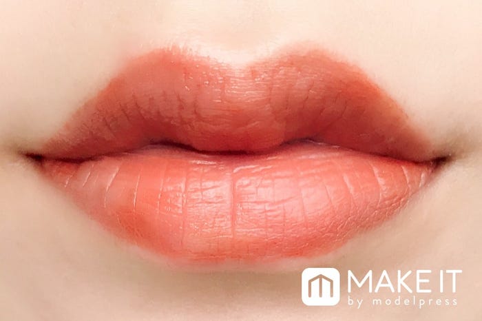 【セルヴォーク】「ディグニファイド リキッドリップス」“01 サンセットオレンジ”使用 (C)メイクイット