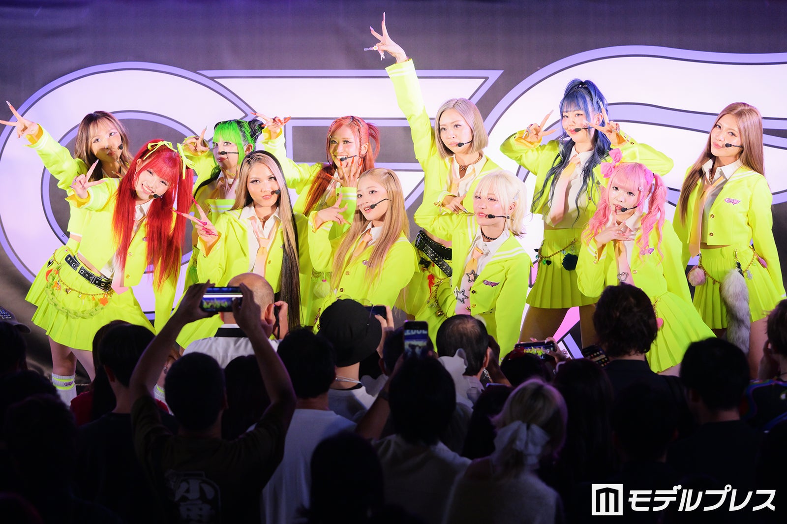 ギャルパフォーマンスグループ・GALEDGE.、渋谷でデビュー曲を初披露「熱く演技指導してくださった」山田孝之とのMV撮影振り返る