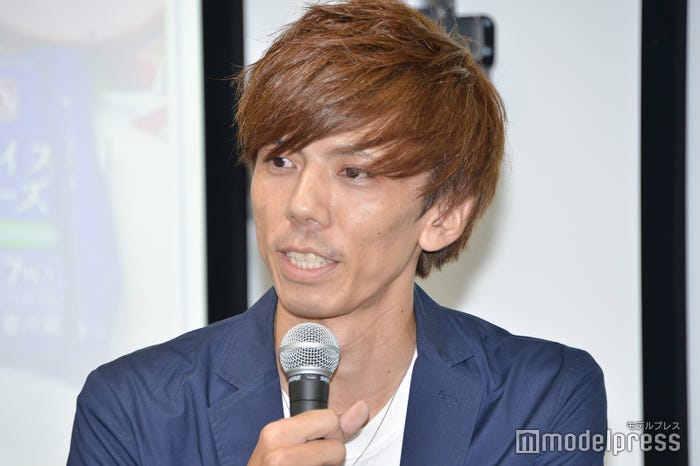 素顔公開でイケメンぶりが判明!バーソロミュー・ブック (C)モデルプレス