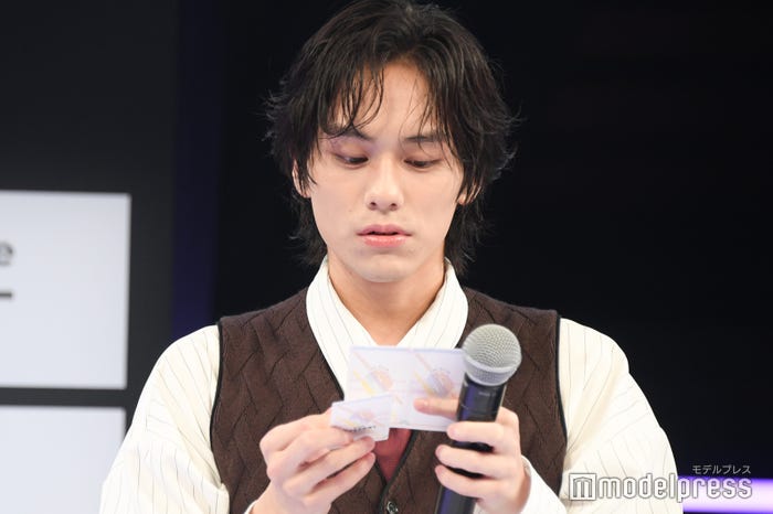 お題が難しくしばらく考え込む山下幸輝(C)モデルプレス