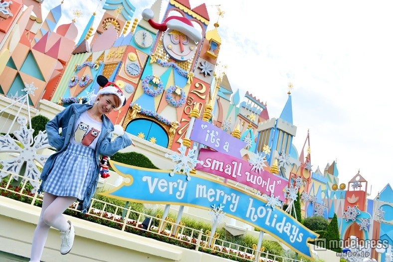 「イッツ・ア・スモールワールド“ベリーメリーホリデー”」（13年11月2日～14年1月13日）／モデル：河西里音