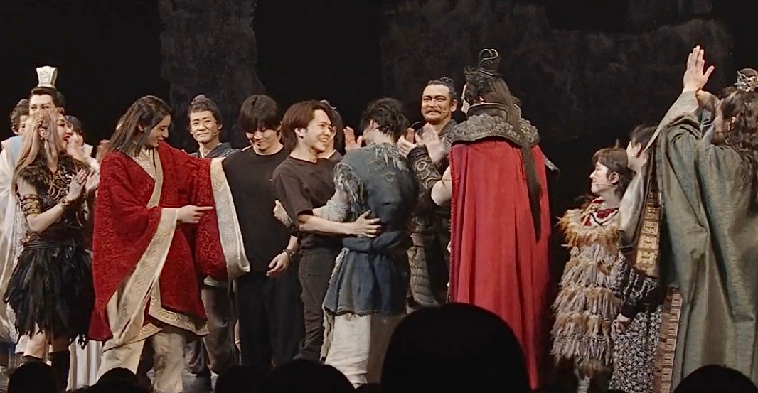 舞台「キングダム」大千穐楽より（C）原泰久／集英社