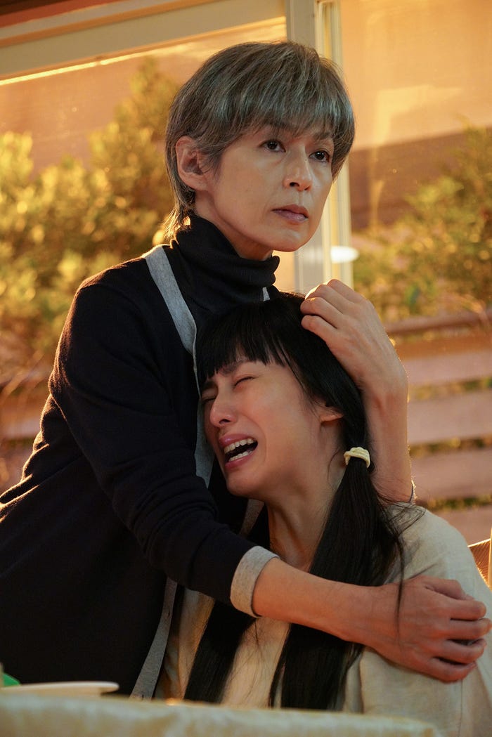 鈴木保奈美、柴咲コウ(C)日本テレビ