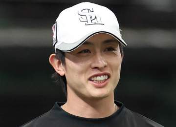 「腕太っ！」ソフトバンク・周東がノースリ姿で見せた二の腕がムキムキ「細くてスラッとしてるように見えるけど」「あーーーーーメロい♥」「でかい。。」