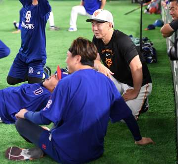 巨人に新加入の小笠原慎之介が来日後初ブルペンで30球「東京ドームでちょっと気分も高揚」 ボールの違和感なく全球種を投球