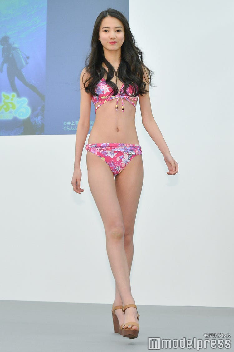 黒木麗奈　水着 