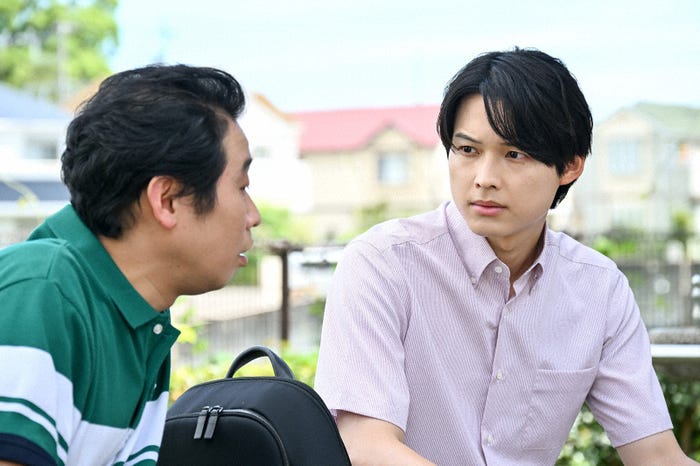 前野朋哉、松村北斗「西園寺さんは家事をしない」第9話より(C)TBS