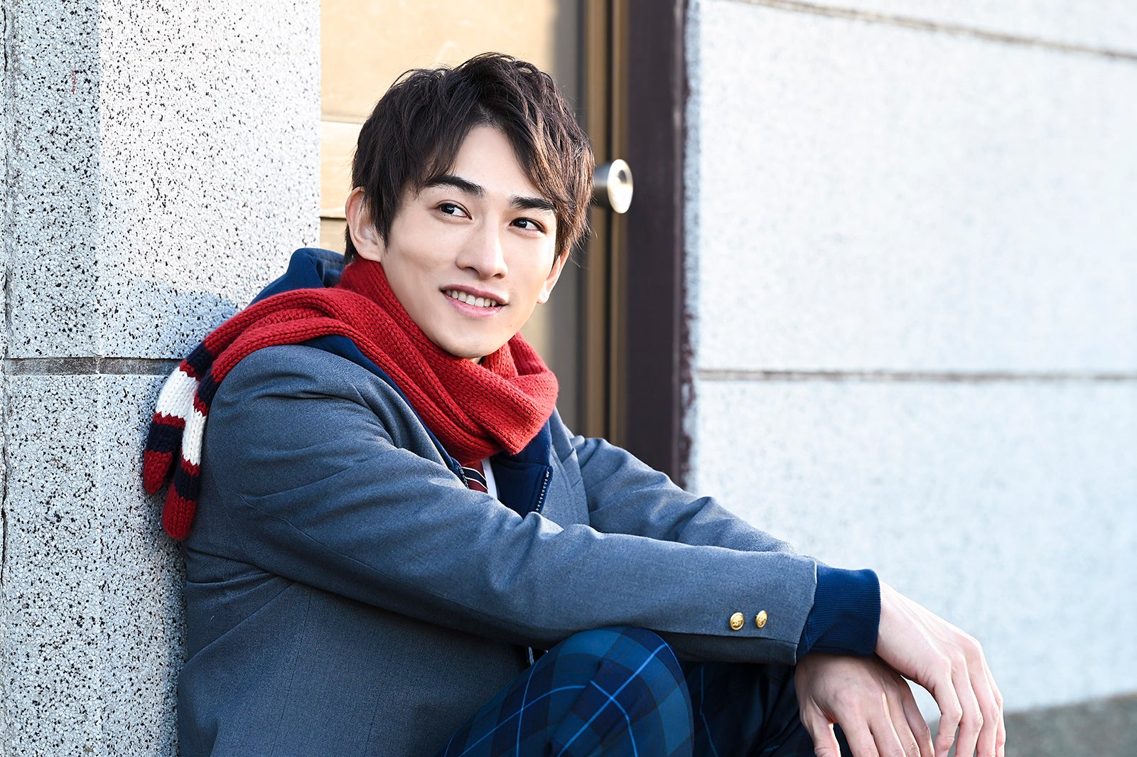 町田啓太、人生初のブレザー姿披露（C）読売テレビ