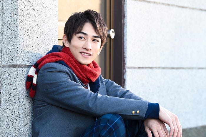 町田啓太、人生初のブレザー姿披露(C)読売テレビ