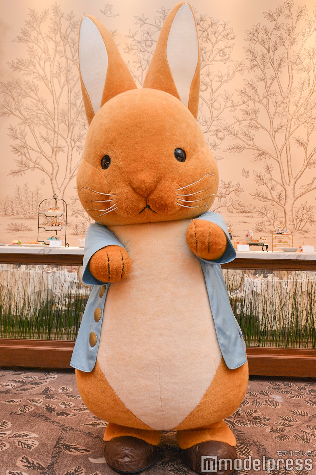 ピーターラビットが登場※実際のアフタヌーンティーには登場しません（C）モデルプレス