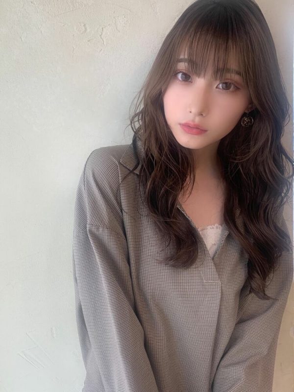 前髪ぱっつん シースルーで抜け感を演出 韓国風トレンドの作り方をご紹介 モデルプレス 前髪ぱっつん シースルーで抜け感を演出 韓国風トレンドの作り方をご紹介 モデルプレス