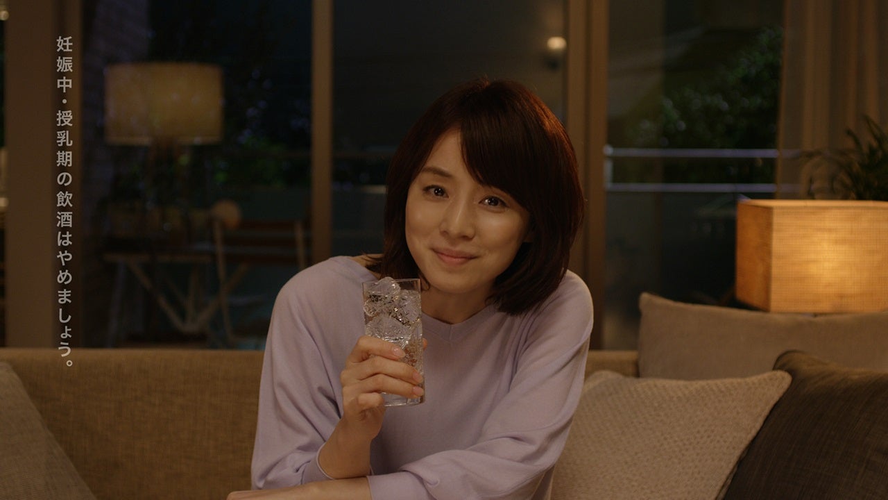 石田ゆり子／TVCM「あなたの顔」より（提供画像）